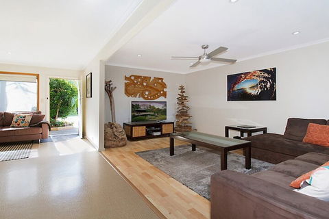 Sea Whisper - Accommodation QLD 4