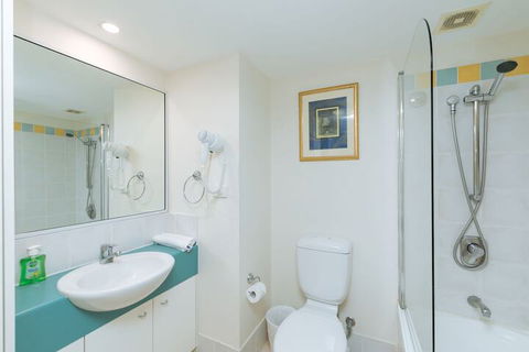 Airtrip Apartment On Edmonstone St - Accommodation Sunshine Coast 5