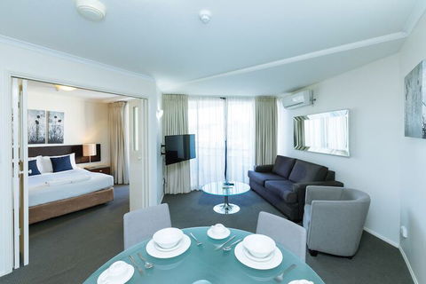 Airtrip Apartment On Edmonstone St - Accommodation Sunshine Coast 3