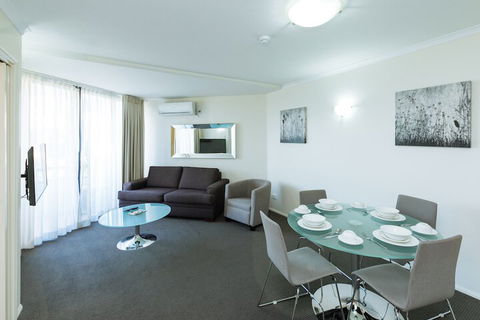 Airtrip Apartment On Edmonstone St - Accommodation Sunshine Coast 7