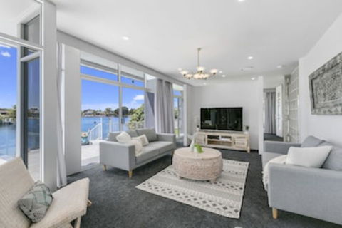 Havana Blue - Large 4 Bedroom Home - Accommodation Port Macquarie 0