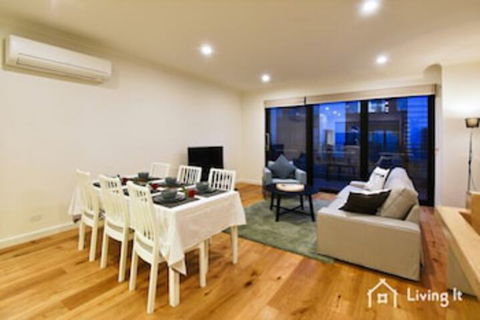 Tomkins Townhouse - NT Tourism 0