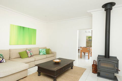 The Beach House At One Mile 6 Burrawong - Accommodation Newcastle 4