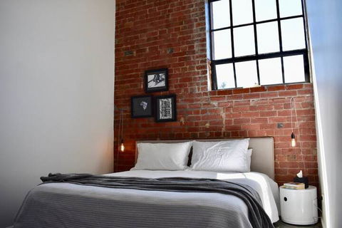 Stylish Warehouse Conversion In Heart Of Fitzroy - Accommodation Gold Coast 2