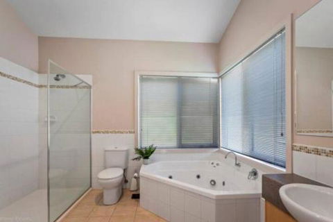 DRIFTWOOD VILLA Free Wifi Walk To Beach - Sunshine Coast Guide 3