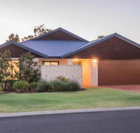 Nyes Nest - Yamba Accommodation