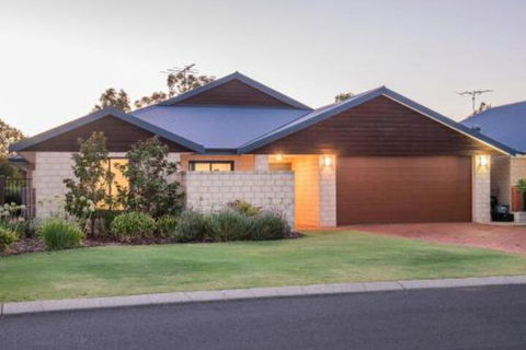 Nyes Nest - Yamba Accommodation 0