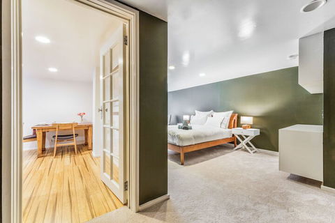 Darling Suite - Sunshine Coast Guide 1