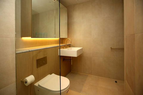 Top Notch 1 Bedroom 201 CALIBRE - Victoria Tourism 5