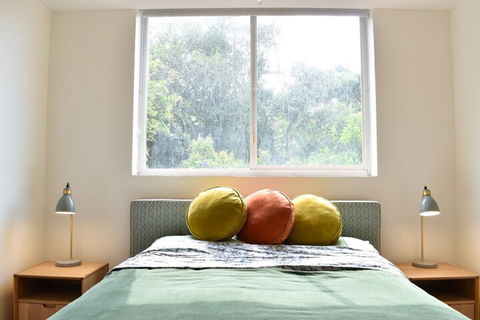 Light And Airy 2 Bedroom North Bondi Apartment - Accommodation VIC 2