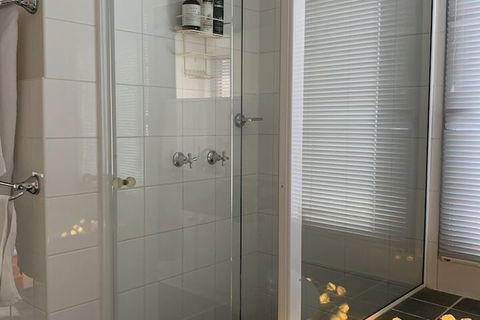 The Retreat Lodge - Accommodation Perth 2