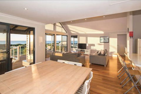 Jay's Beach House - Wagga Wagga Accommodation 1