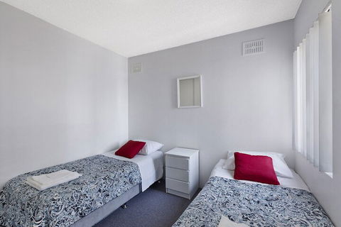 Dolphin Court 6 - Townsville Tourism 7