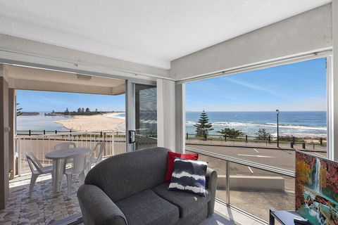 Dolphin Court 6 - Townsville Tourism 1