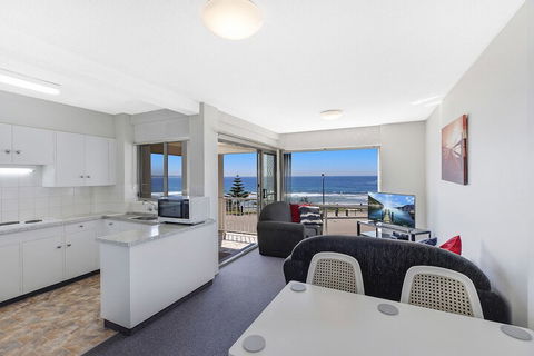 Dolphin Court 6 - Townsville Tourism 6