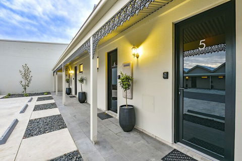 Aloha Central Premium Studios - Hobart Tourism 1