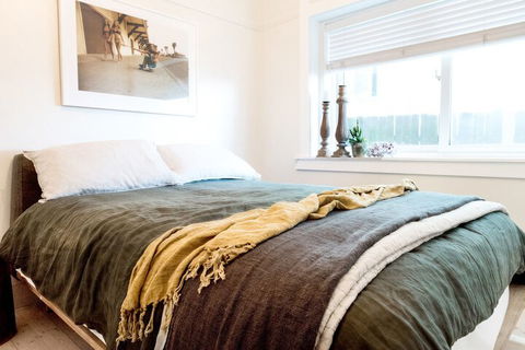 Designer Beachfront Apartment - Brisbane Tourism 6
