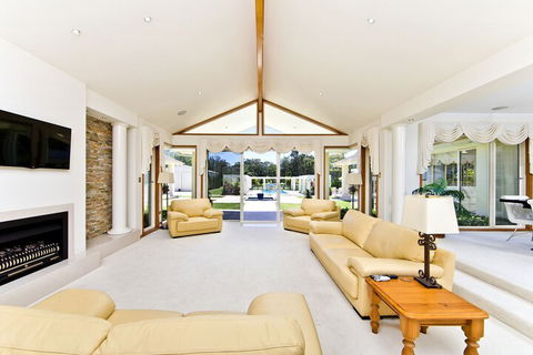 One Mile Mansion - Accommodation QLD 7