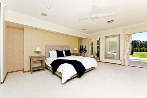 One Mile Mansion - Accommodation QLD 4