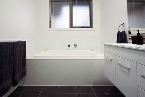 Douro Place - Kempsey Accommodation 2