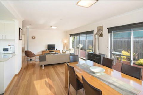 Dolphin Shore - Accommodation Broken Hill 6