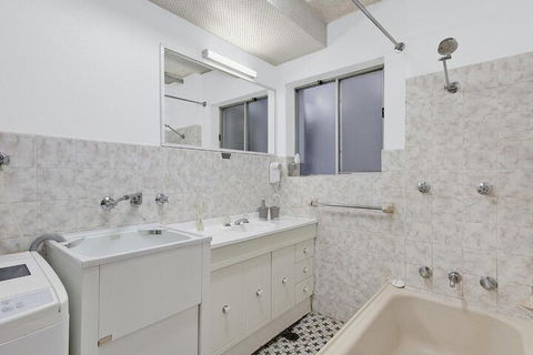 Dolphin Court 5 - Accommodation Australia 2
