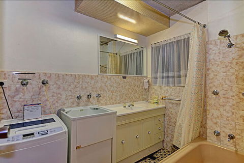 Dolphin Court 5 - Accommodation Australia 4