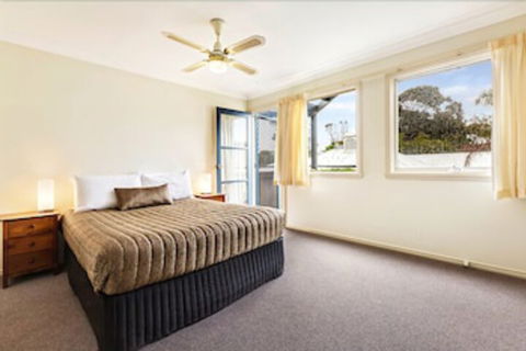 Island Breeze Resort - Lightning Ridge Tourism 5