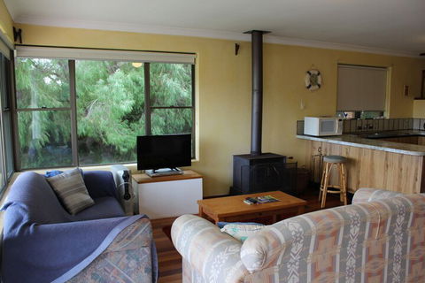 Jen's Beach House - Holiday Melbourne 1