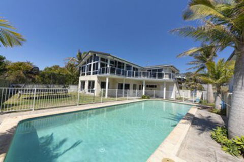 Beachfront Escape - Hervey Bay Accommodation 0