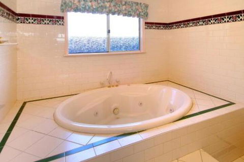 Rosewood Cottage - Lightning Ridge Tourism 7
