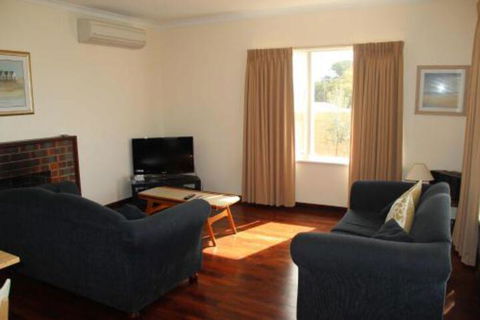 River Panorama Beach House - Accommodation Broken Hill 7