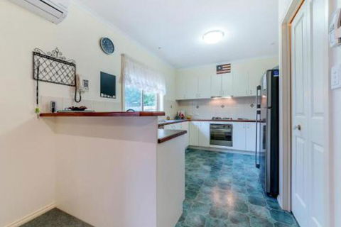 2 / 3 Wyndham AveCowes - Lightning Ridge Tourism 2