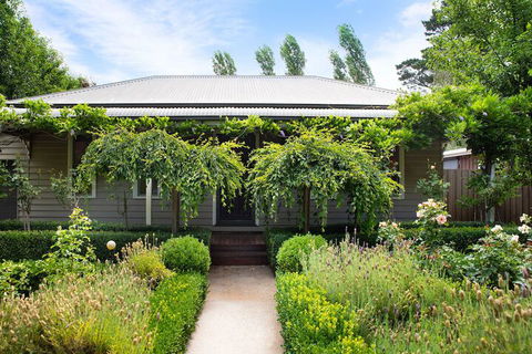 The Carlisle - Holiday Melbourne 1