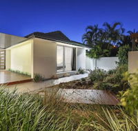 Just in Paradise Waterfront 5 Bedroom Deluxe House Central Broadbeach Location - Accommodation Port Macquarie