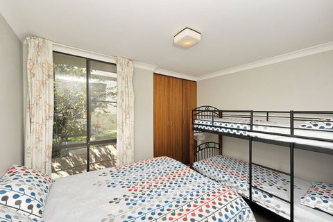 The Crest Unit 5 / 6 8 Tomaree Road - New South Wales Tourism  4