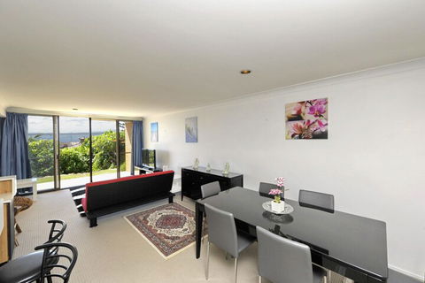 The Crest Unit 5 / 6 8 Tomaree Road - New South Wales Tourism  3