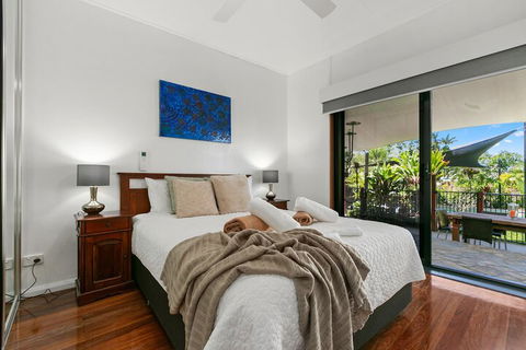 Tropical 3 Bedroom House, Pool Plus 4th Bedroom Bungalow - Accommodation Perth 4