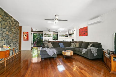 Tropical 3 Bedroom House, Pool Plus 4th Bedroom Bungalow - Accommodation Perth 1