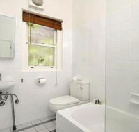 Spacious Two Bedroom Apartment in Crows Nest HUNT1 - Accommodation Newcastle