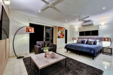 Darwin City Lights Jacuzzi - WA Accommodation 5
