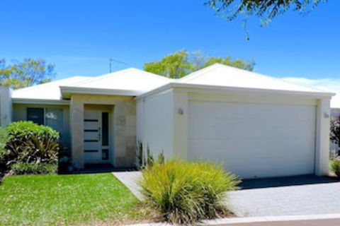 Contemporary Cove - Accommodation Ballina 0