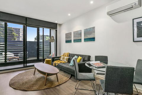 GRATTAN A Premier Location & Modern Space - Accommodation Perth 3
