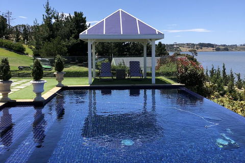 Campbell Point House - Wagga Wagga Accommodation 6