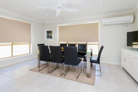 Holiday Home Limetree - Accommodation Newcastle 4