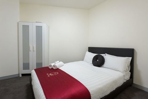 Luxury Apartments By Royal Stays - Lightning Ridge Tourism 6