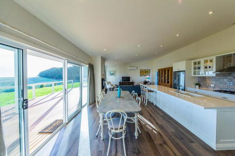 Coastal Lodge - Accommodation Directory 6