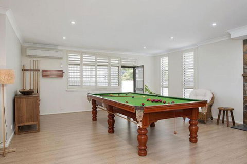 Whispering Sands 10 Sandy Point Road Luxury Waterfront Home With Aircon WIFI & Foxtel - Accommodation Ballina 5