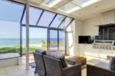 Whispering Sands 10 Sandy Point Road Luxury Waterfront Home With Aircon WIFI & Foxtel - Accommodation Ballina 0