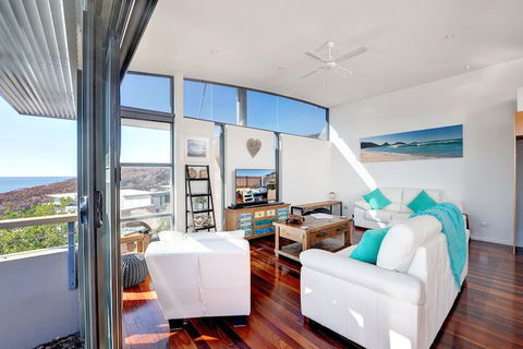 The Deckhouse 22 / 26 One Mile Close - Victoria Tourism 4